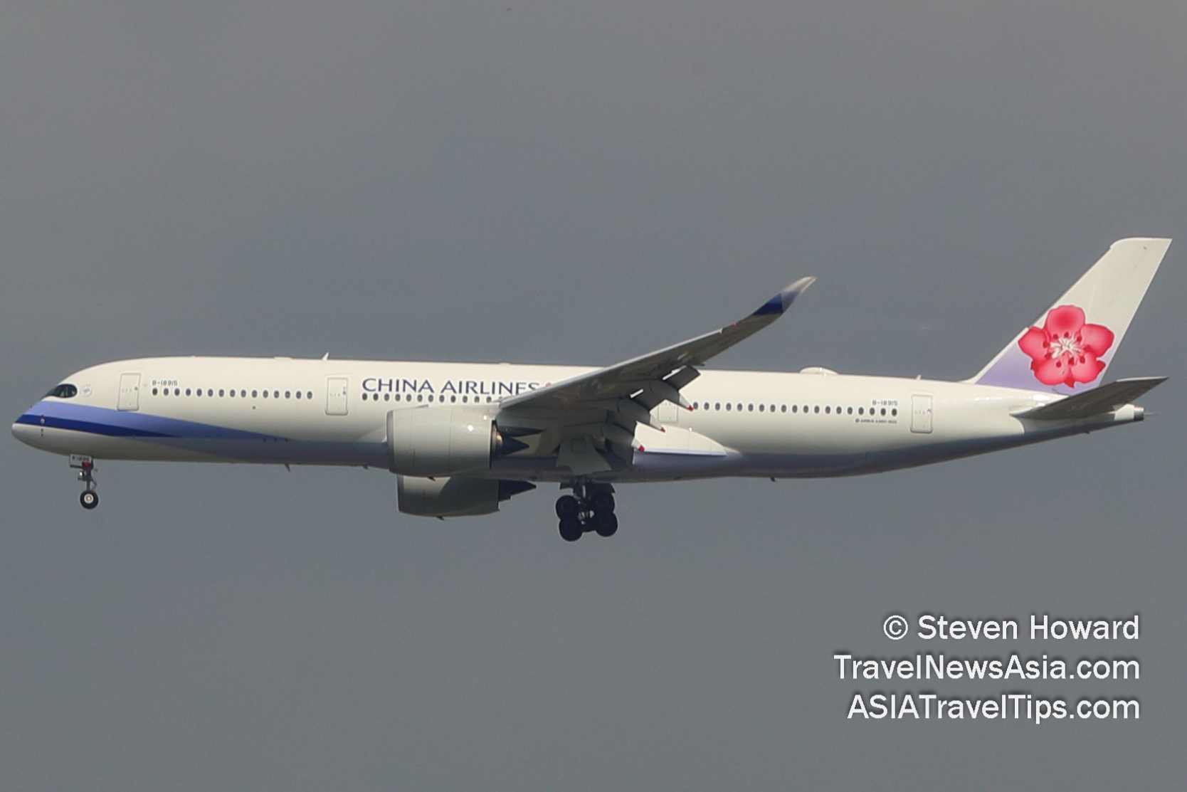 China Airlines A350_2932. Picture by Steven Howard of TravelNewsAsia.com Click to enlarge.