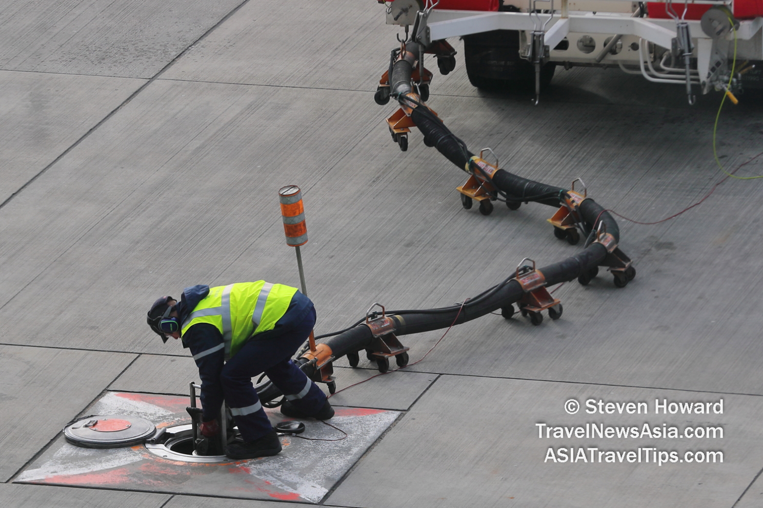 Refueling. Picture by Steven Howard of TravelNewsAsia.com Click to enlarge.