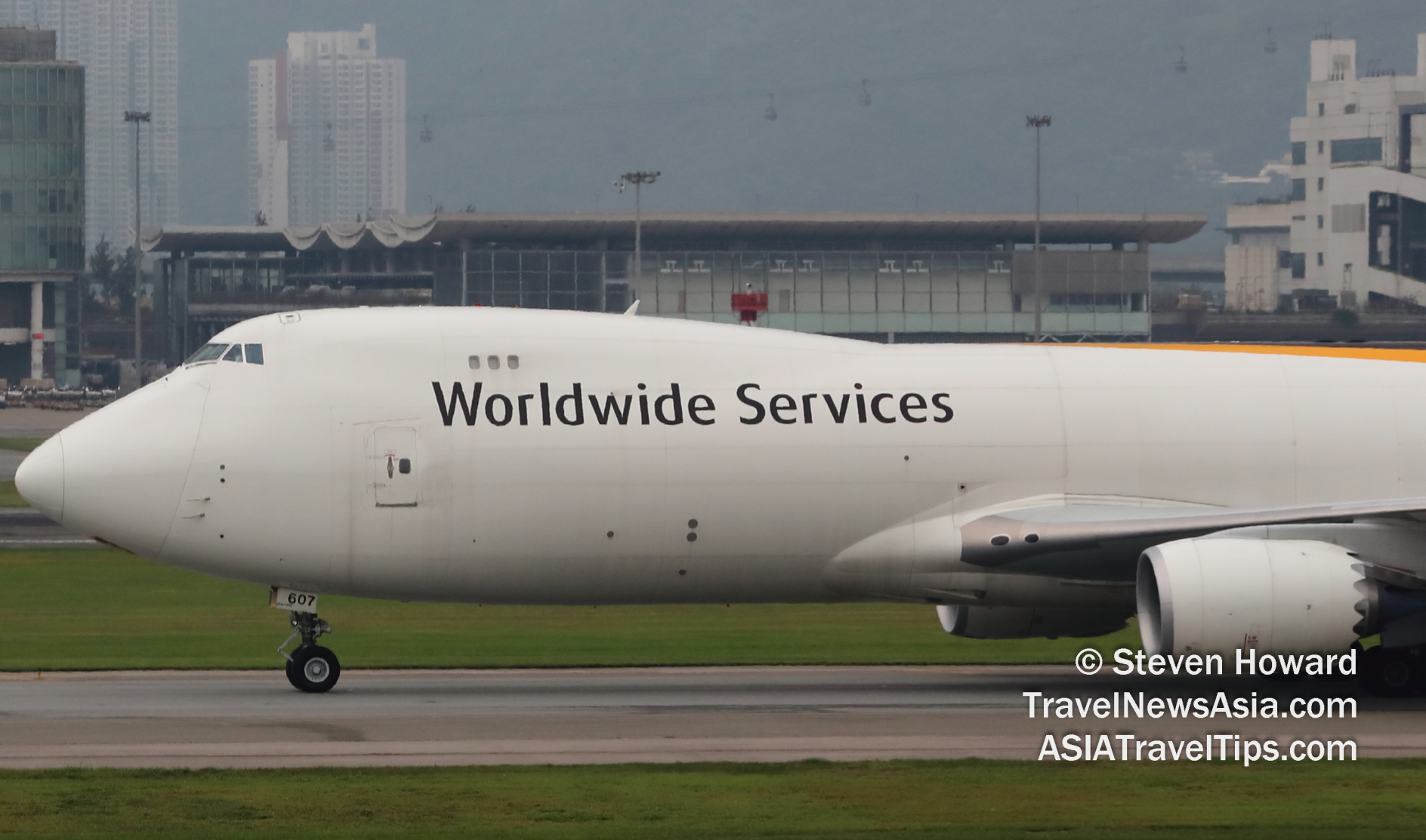 UPS Boeing 747-8F reg: N607UP at HKG. Picture by Steven Howard of TravelNewsAsia.com Click to enlarge.