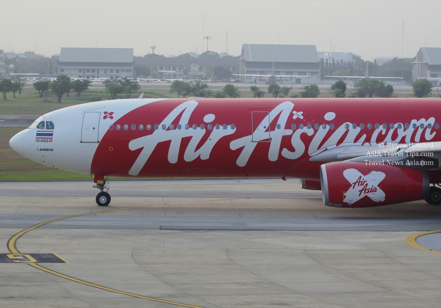 Thai AirAsia X A330 reg: HS-XTA at DMK. Picture by Steven Howard of TravelNewsAsia.com Click to enlarge.