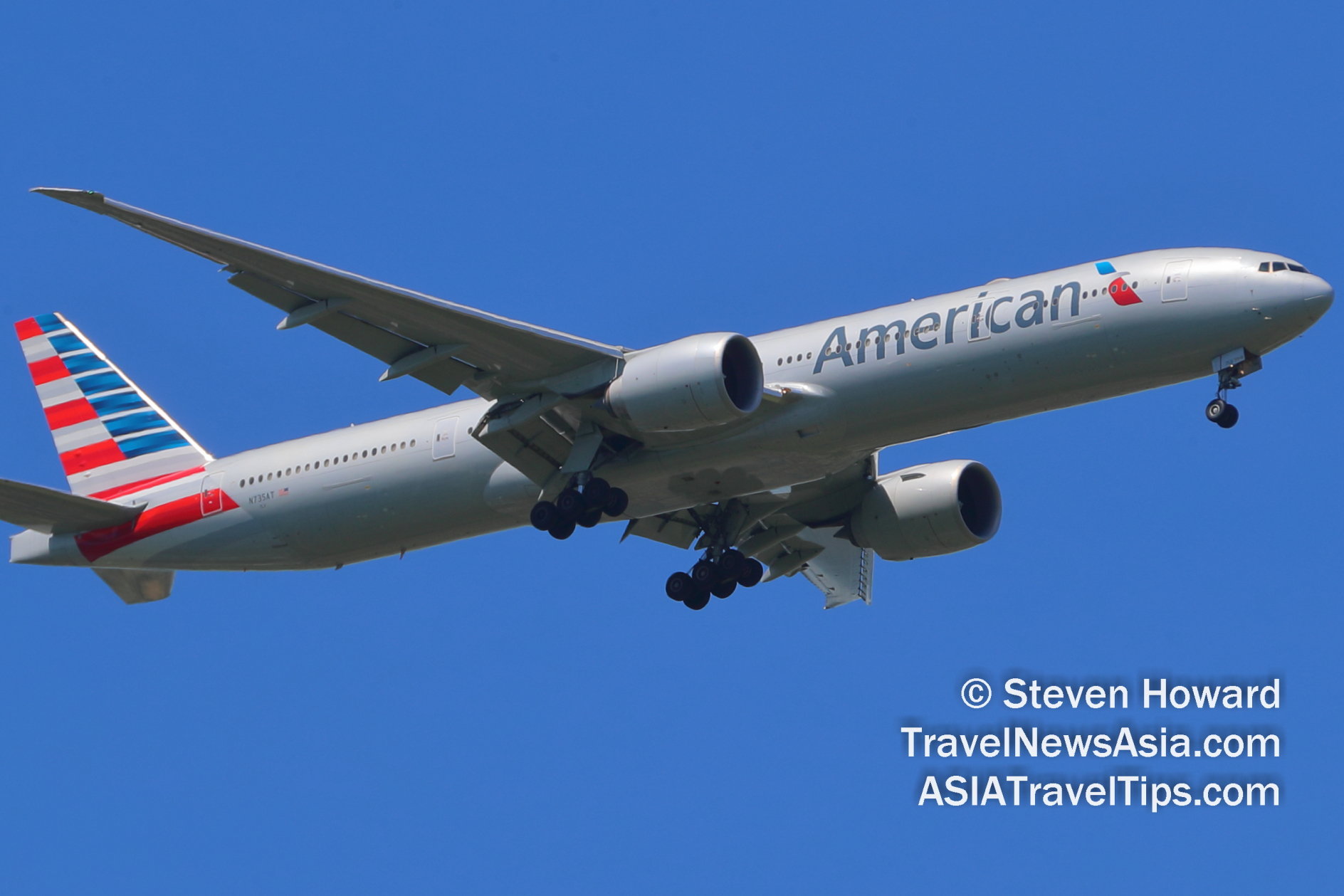 American Airlines Boeing 777 reg: N735AT. Picture by Steven Howard of TravelNewsAsia.com Click to enlarge.