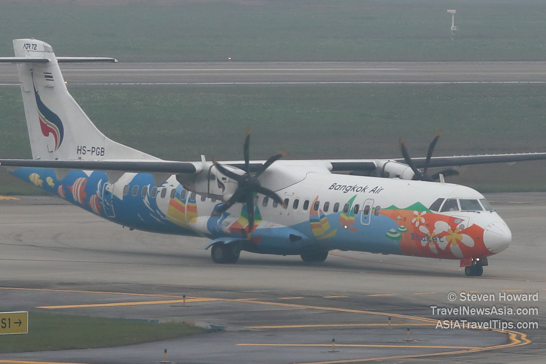 Bangkok Airways ATR 72-500 reg: HS-PGB. Picture by Steven Howard of TravelNewsAsia.com Click to enlarge.