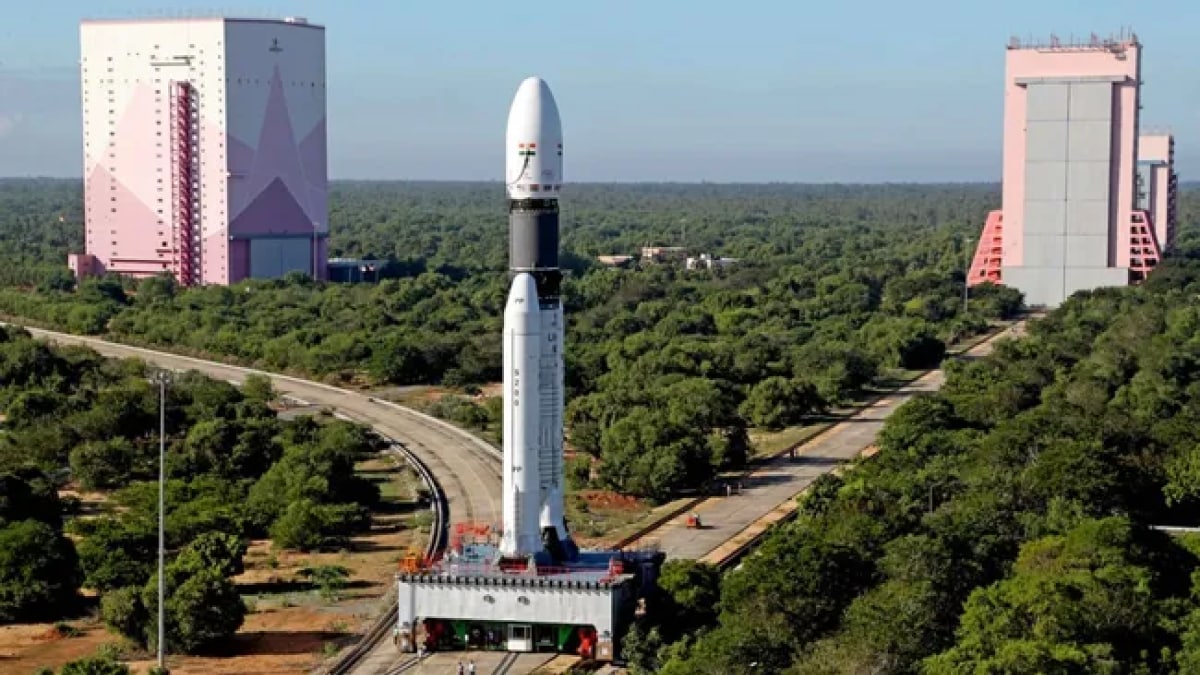 India’s Gaganyaan Mission Postponed to 2026 as ISRO Focuses on Safety, Testing, and Astronaut Training