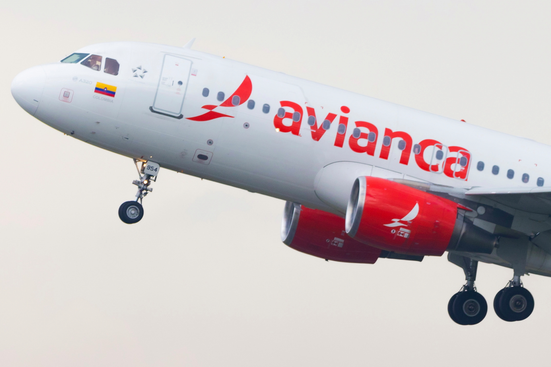 Avianca A320 reg: N954AV. Click to enlarge.