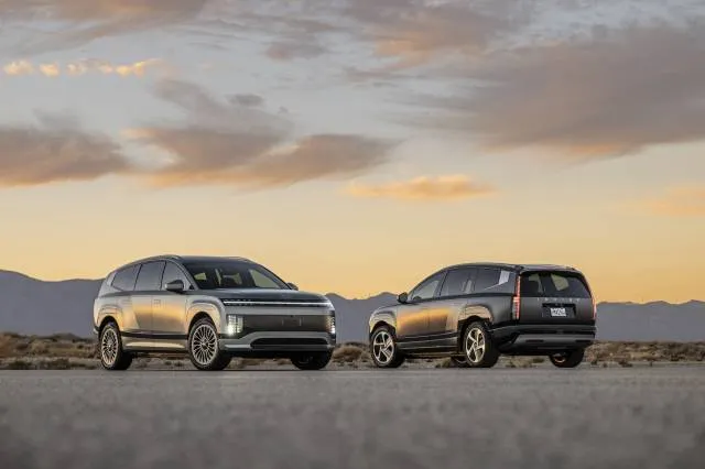 TheCarConnection Logo